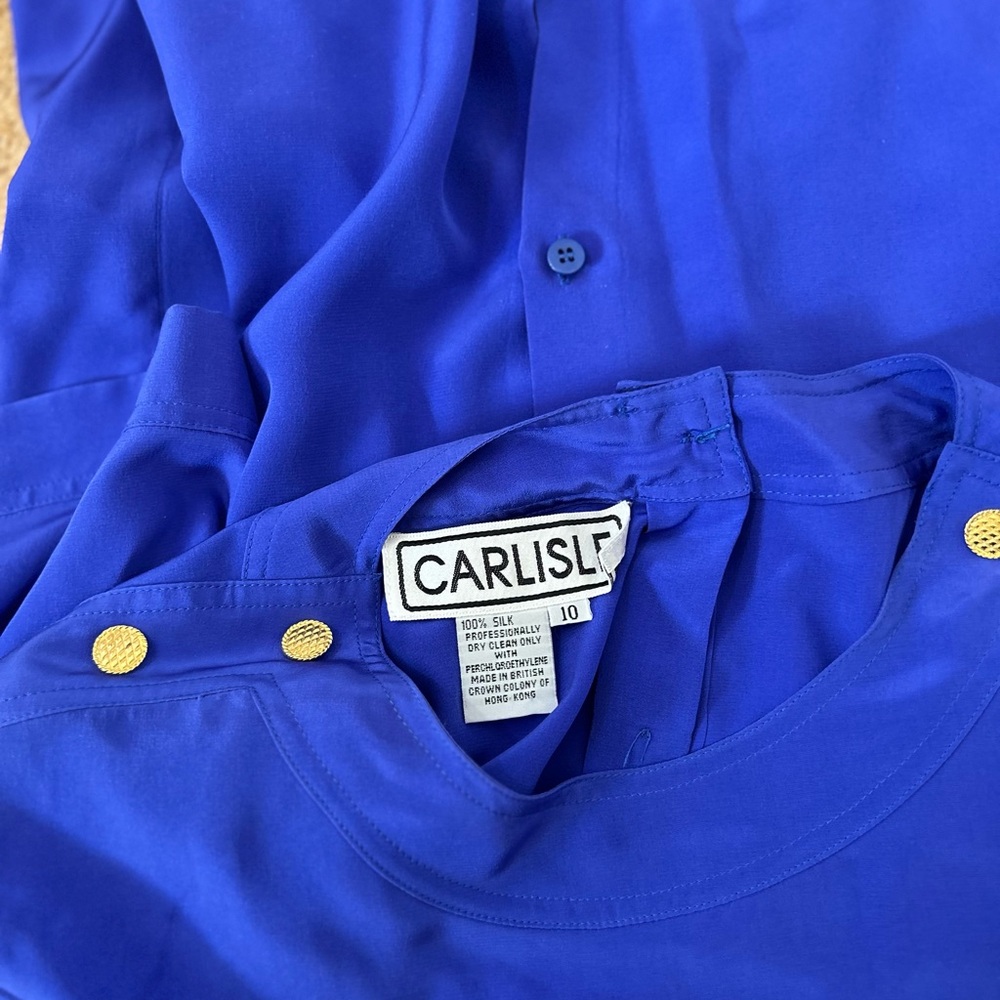 Carlisle 100% Silk Button Down Top Royal Blue Shoulder Pads Gold Buttons Vintage - Picture 6 of 8